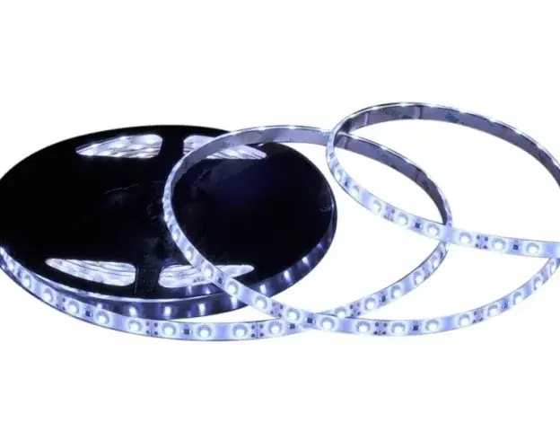 LEDmaster Prémium 60 LED/méteres 12 V-os vízálló hideg fehér LED szalag 5m/ tekercs Utolsó esély